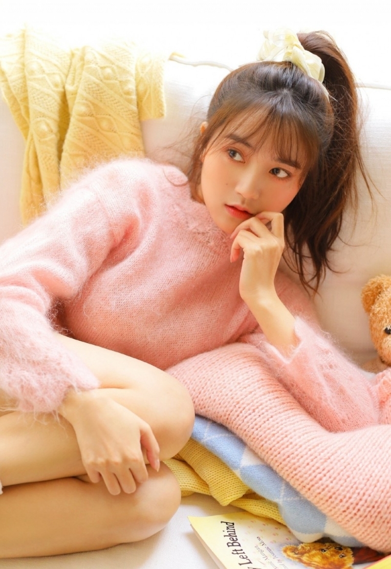 短裤美腿女生清爽高马尾私房写真