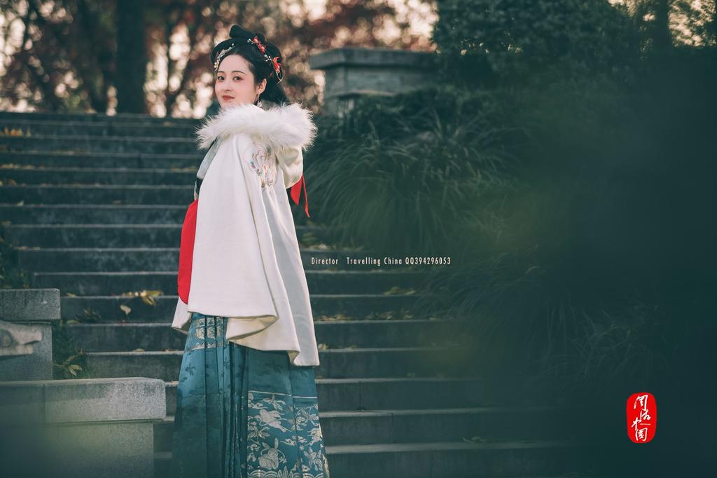 汉服美女红唇雪肤唯美古风摄影