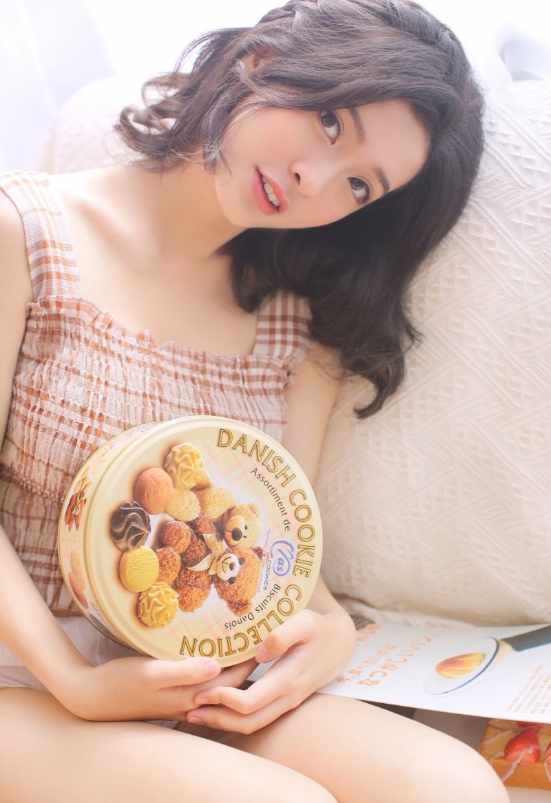 长相白净高颜值美女夏日甜心系列写真