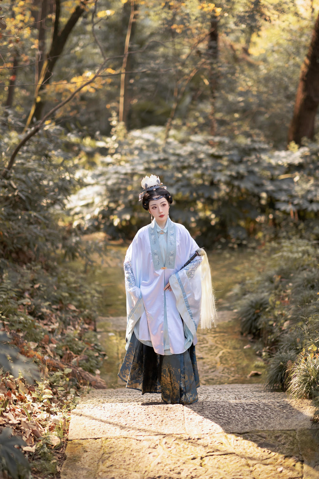 嫦娥仙子容貌俏丽身姿窈窕图片