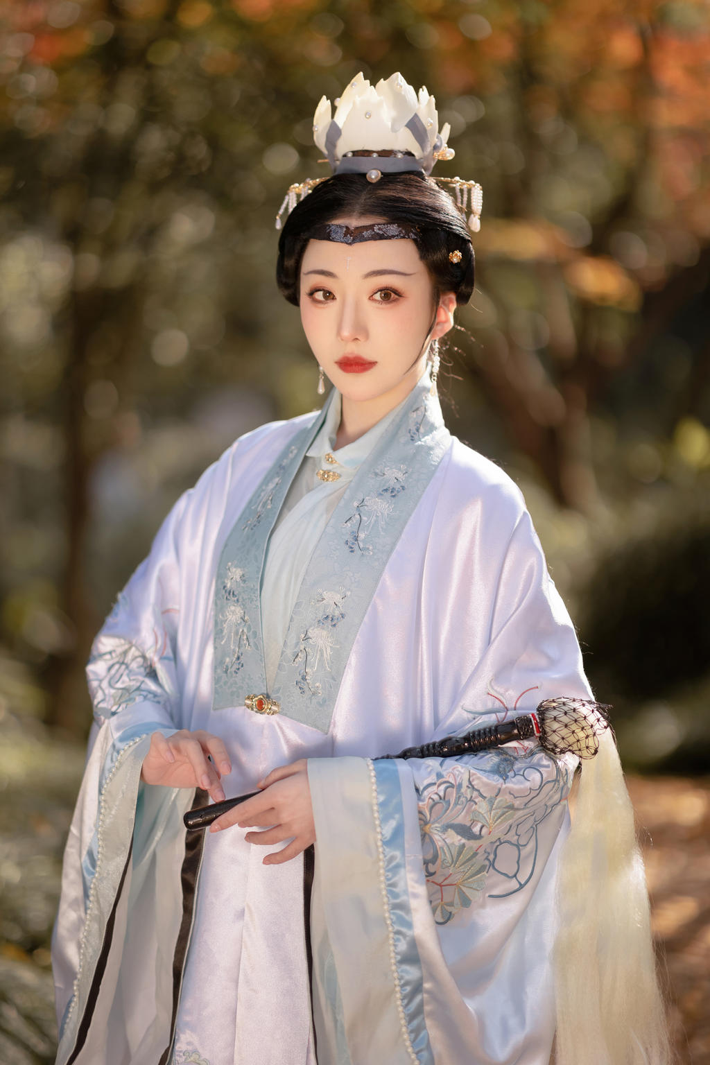 嫦娥仙子容貌俏丽身姿窈窕图片