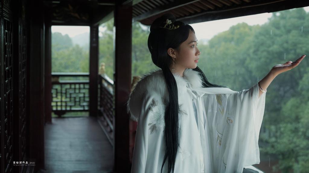 白衣古装美女仙气飘飘写真摄影