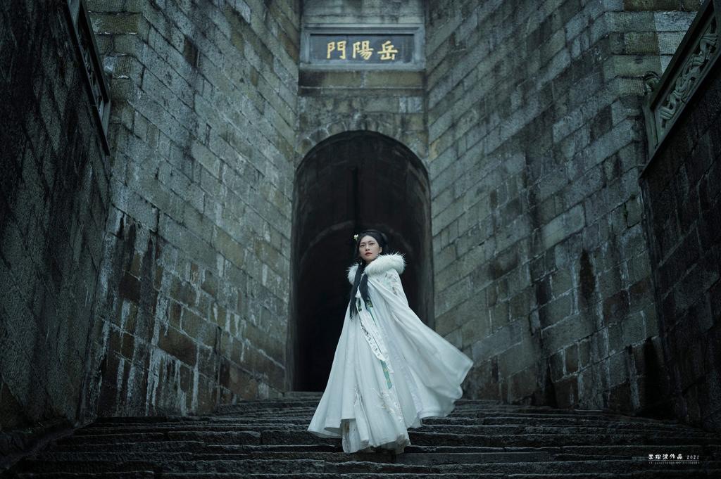 白衣古装美女仙气飘飘写真摄影