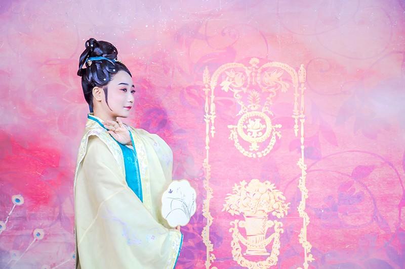 汉服美女手执罗扇唯美古风摄影