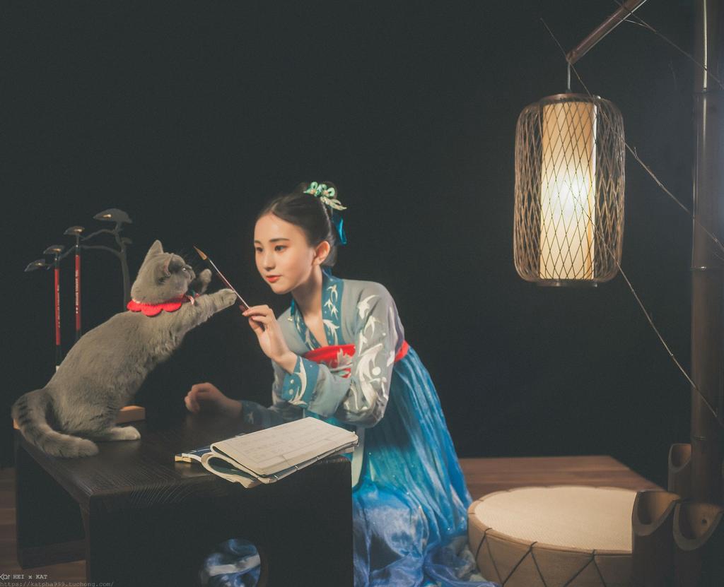 汉服少女娇小玲珑唯美古风摄影