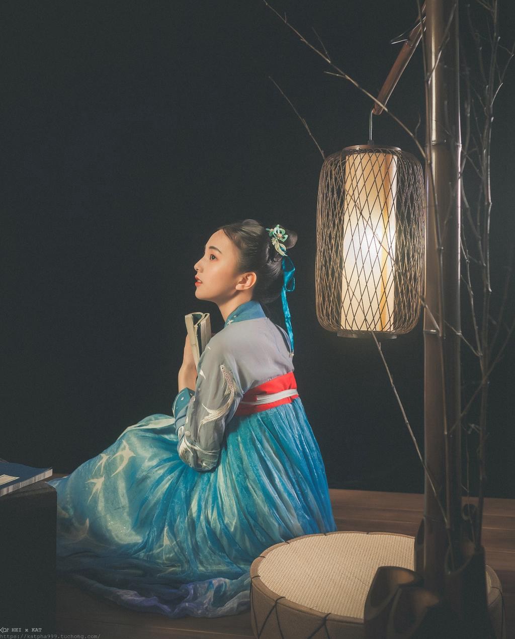 汉服少女娇小玲珑唯美古风摄影