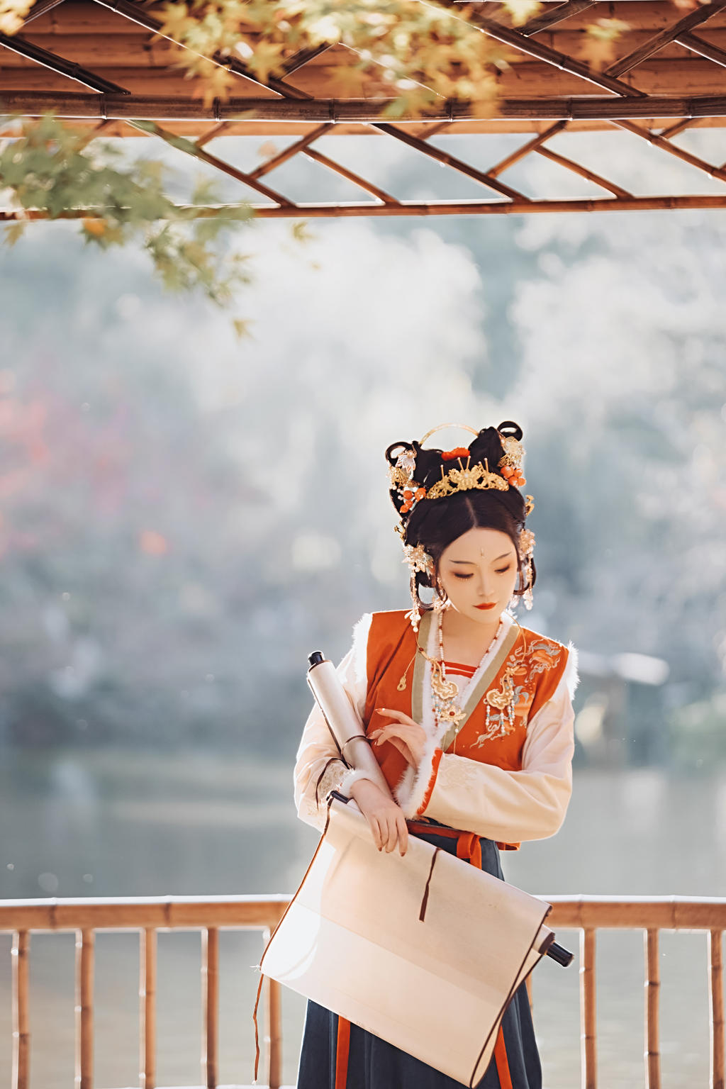 庭院中的汉服美女国色天香图片