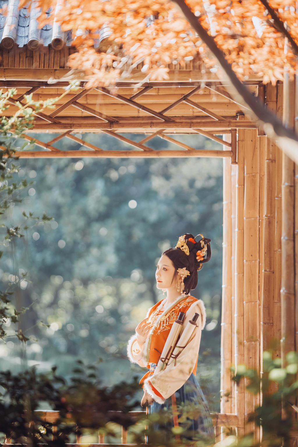 庭院中的汉服美女国色天香图片