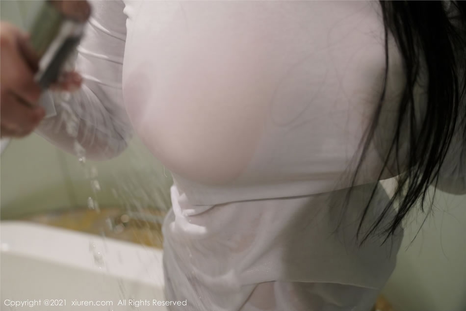 [XIUREN秀人网] 美七Mia NO.3162 浴室湿身巨乳性感写真