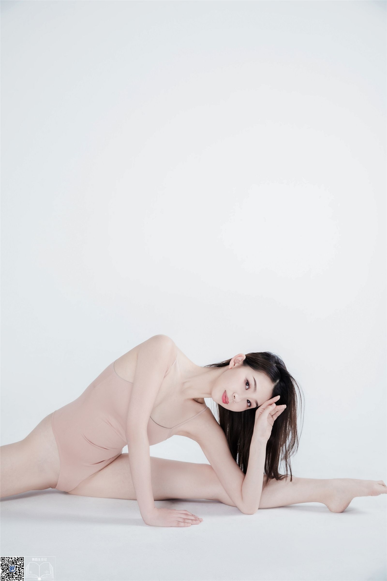 [XIUREN秀人网] 2022.07.23 舞蹈生日记 044 - 腿腿