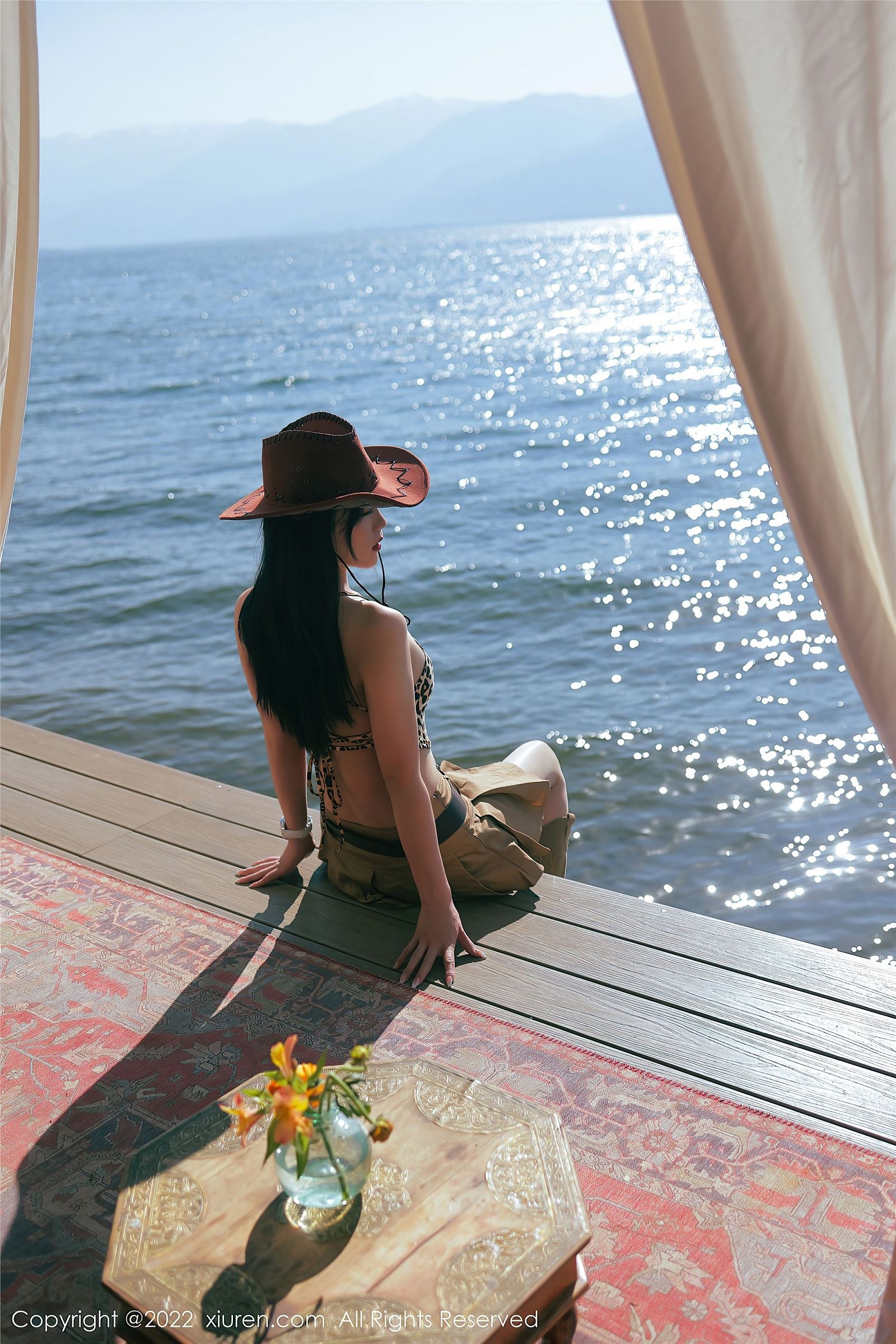 182CM李雅柔豹纹小吊带户外写真（极品粉嫩大腿）