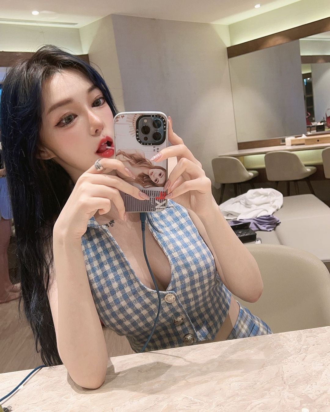 挑逗腰窝女仆“林沂Olivia”全面诱发饥渴,让人越看越上火