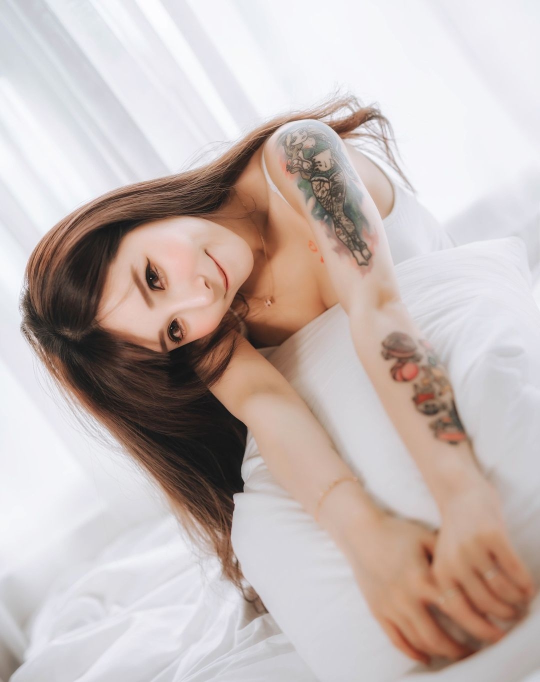 萝莉糖糖化身性感皮卡丘，蜜桃臀狂放十万伏特