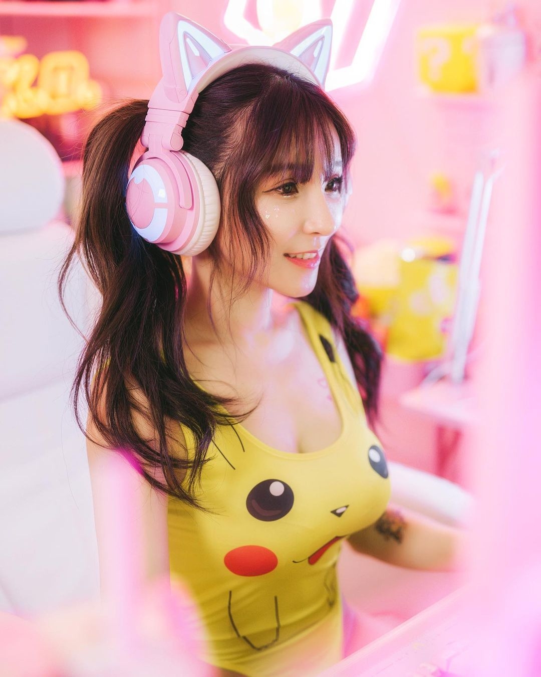 萝莉糖糖化身性感皮卡丘，蜜桃臀狂放十万伏特