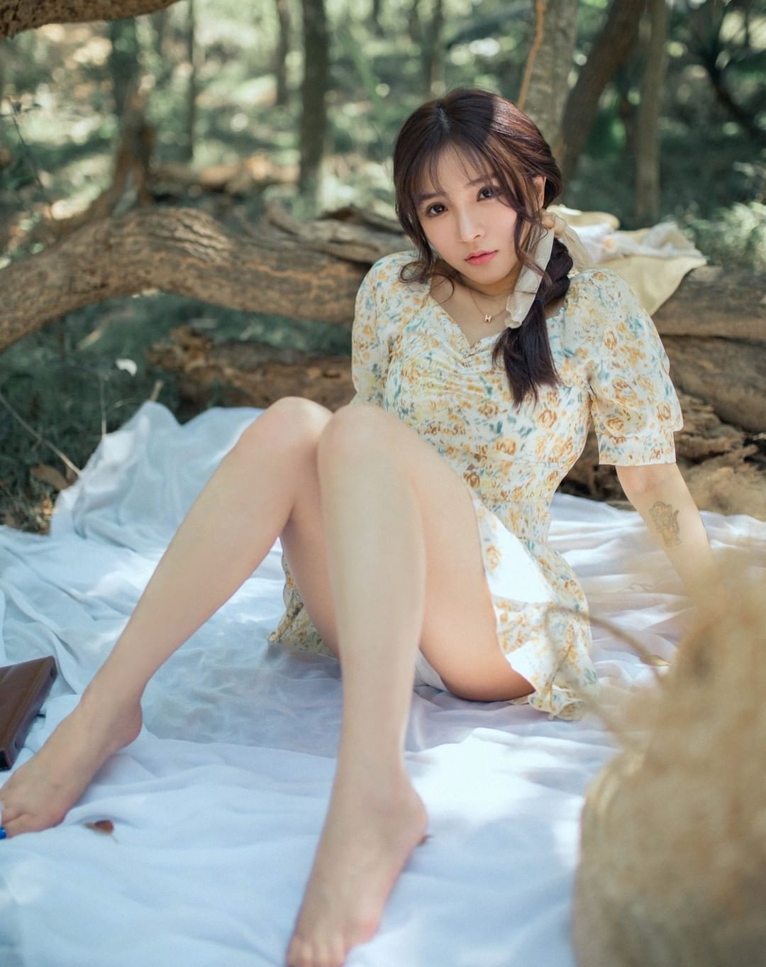 萝莉糖糖化身性感皮卡丘，蜜桃臀狂放十万伏特