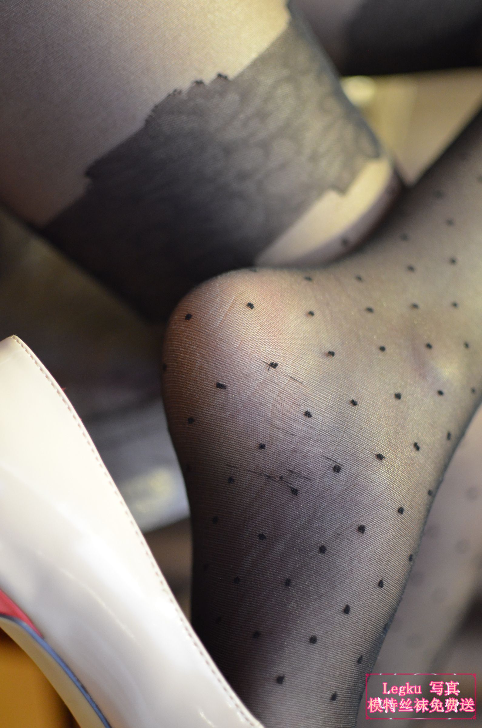 [Legku丝袜] No.197 黑丝美腿高跟丝足 写真套图-套图之家