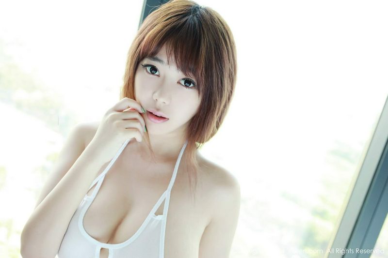 清纯女模刘飞儿无辜的眼神下竟有着如此火辣身材