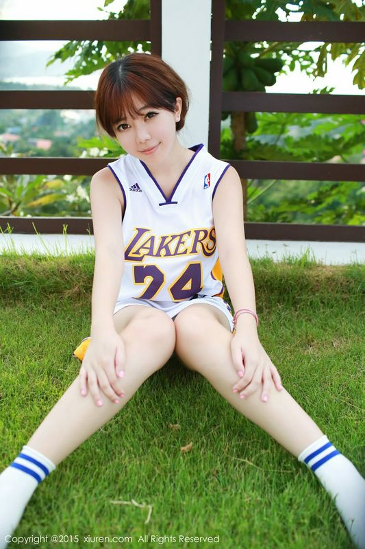 童颜巨乳刘飞儿运动风球衣依然遮不住性感好身材