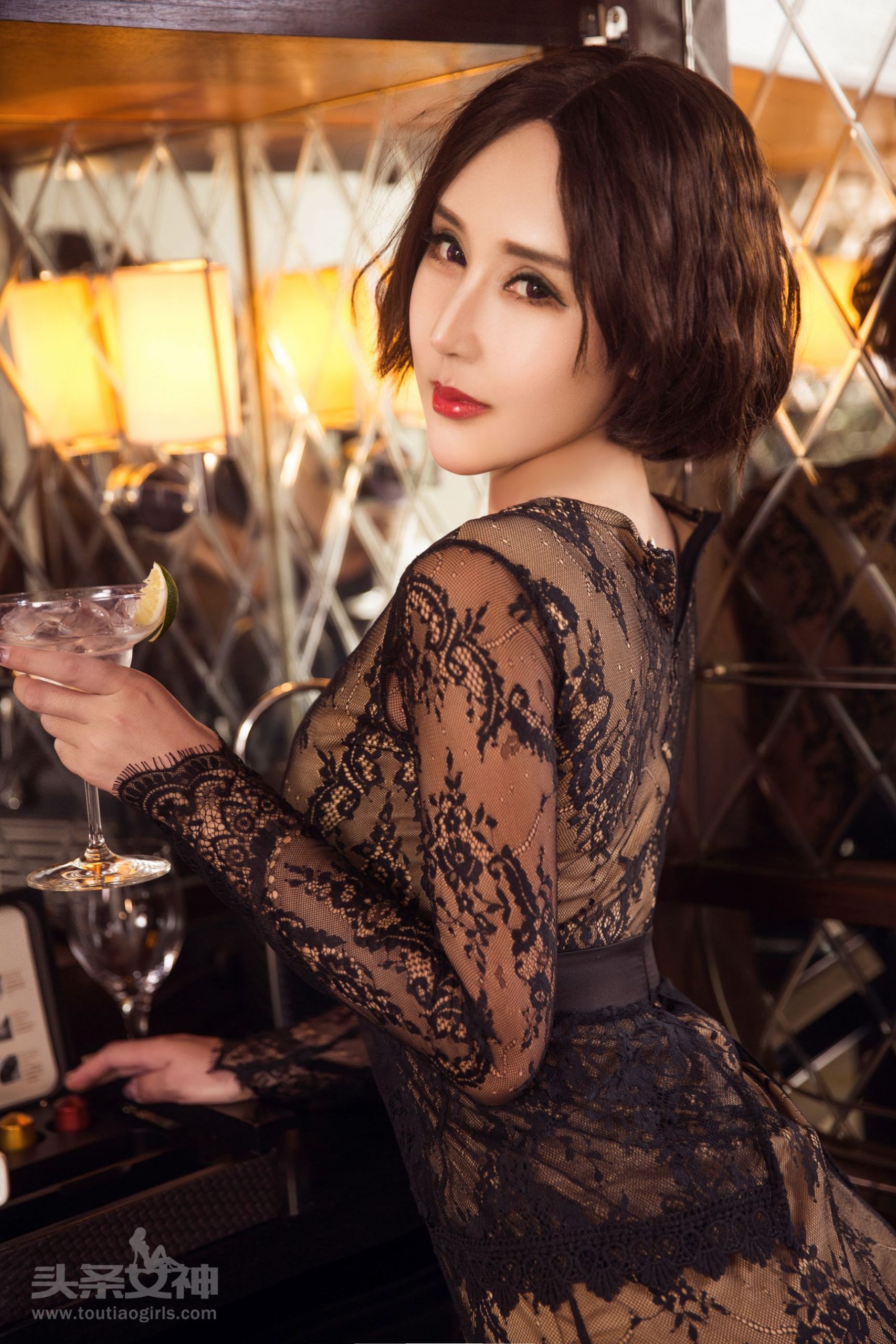 娜依灵儿《蜜臀物语 梨涡浅笑》 [头条女神] VIP专享 写真集