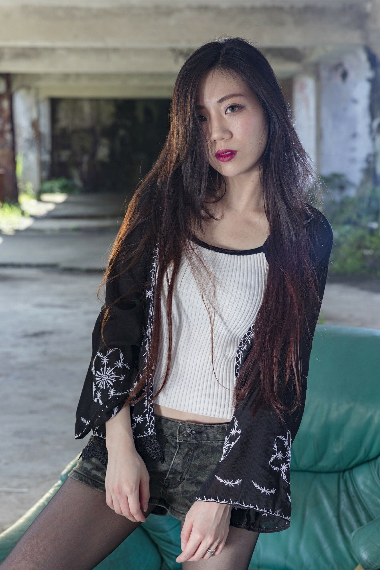 [台湾正妹] coco 阳光下的热裤黑丝 写真集