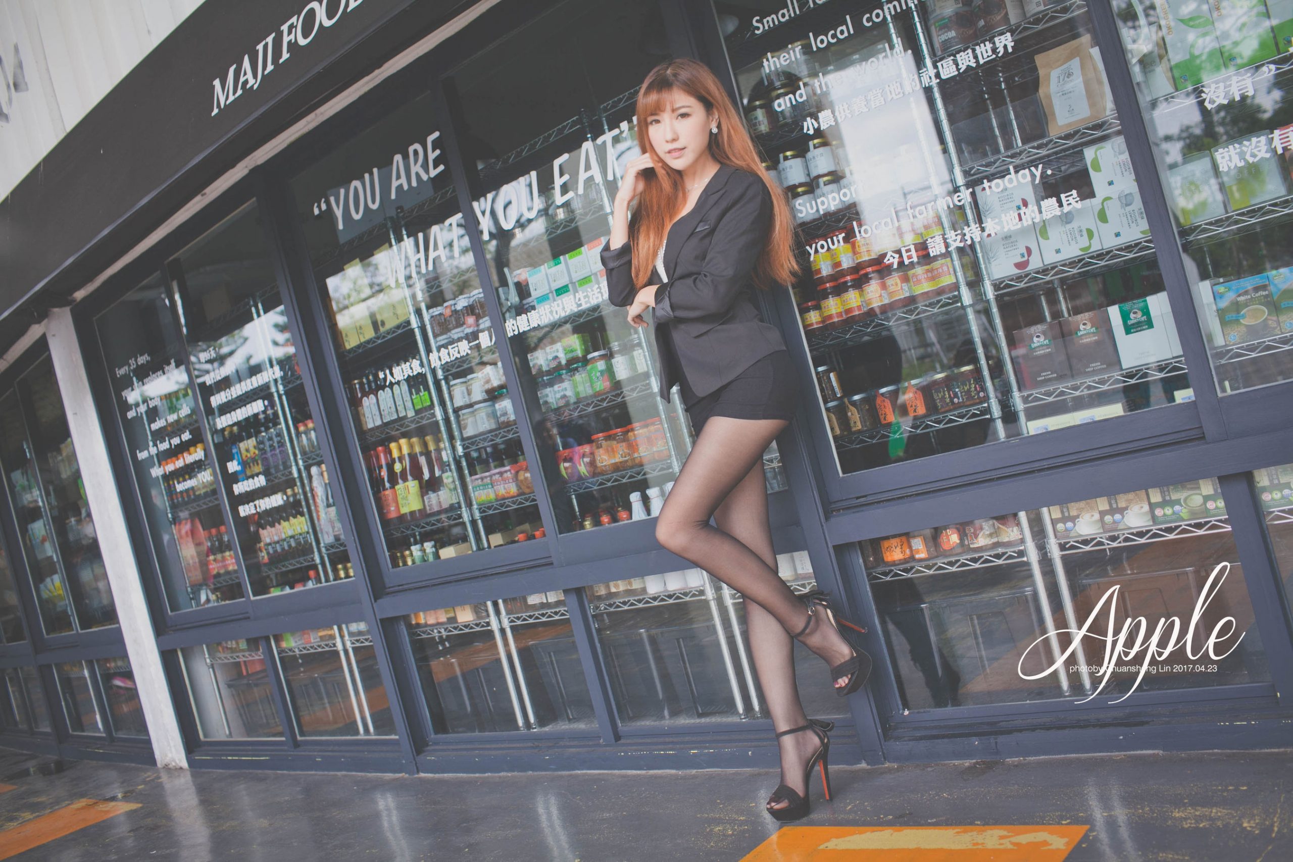 [台湾女神] 张闵净(小净) – OL外拍 写真集