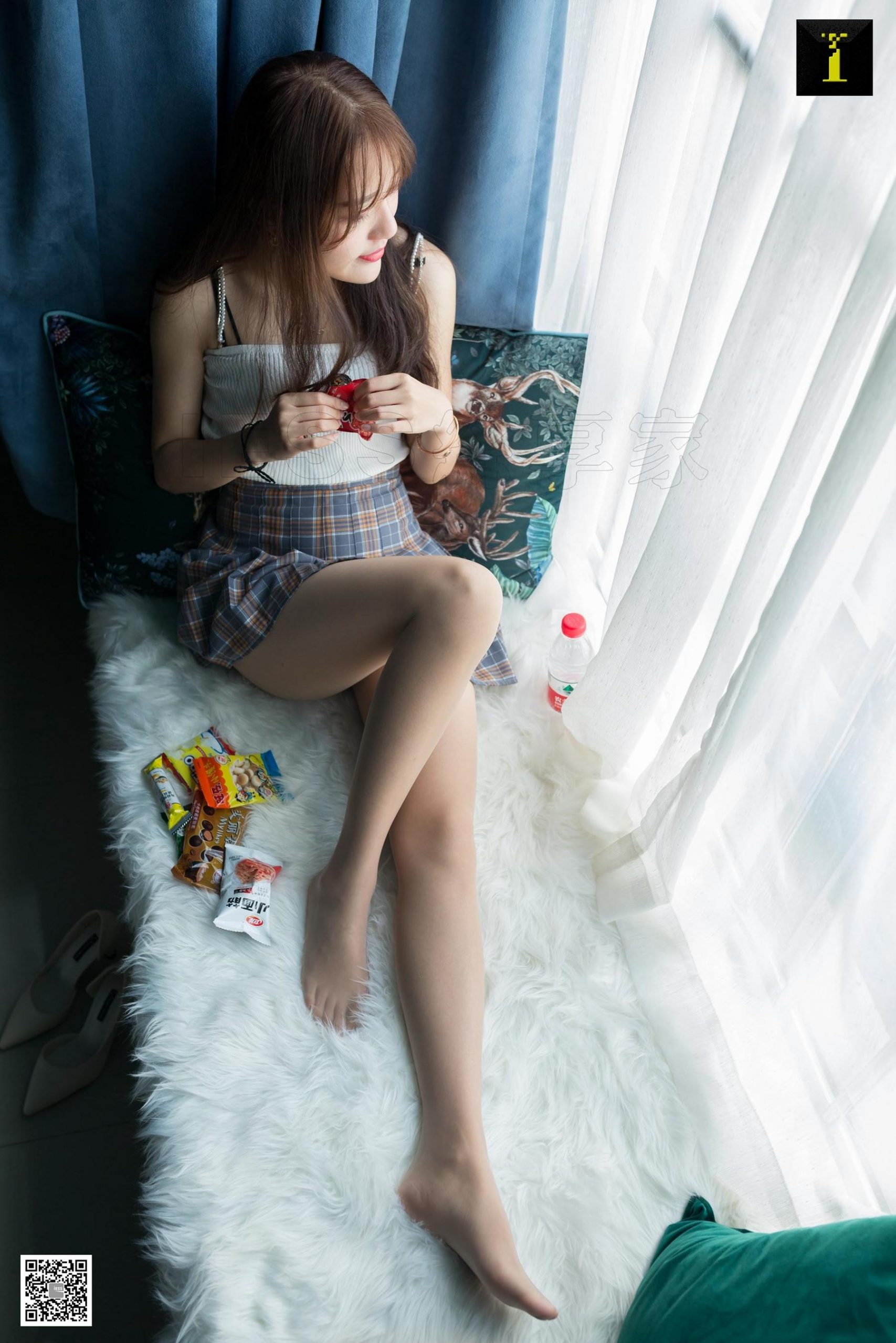 模特婉萍 《爱吃零食的婉萍》 [异思趣向IESS] 写真集