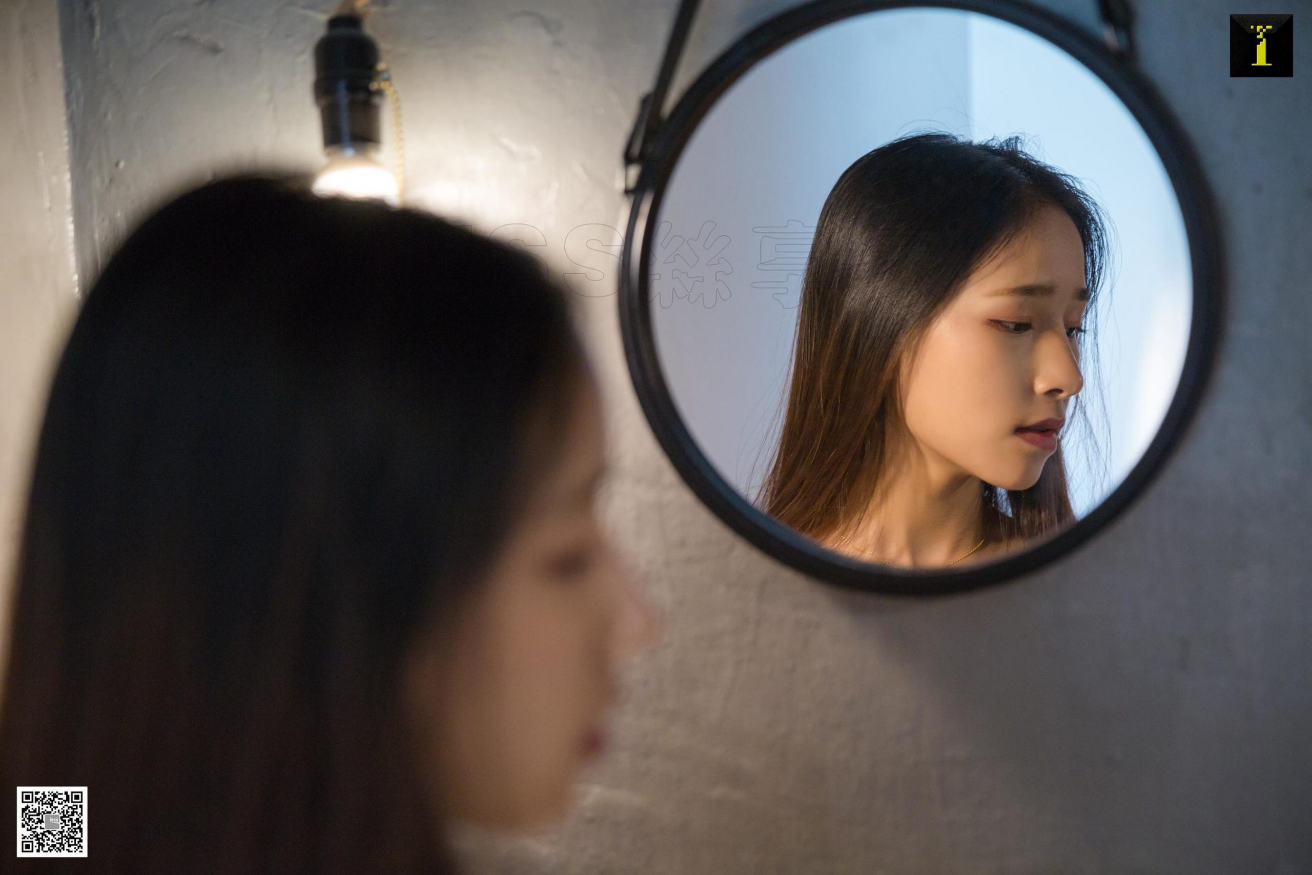 美子 《收拾袜子的美子》 [异思趣向IESS] 美腿丝足写真集