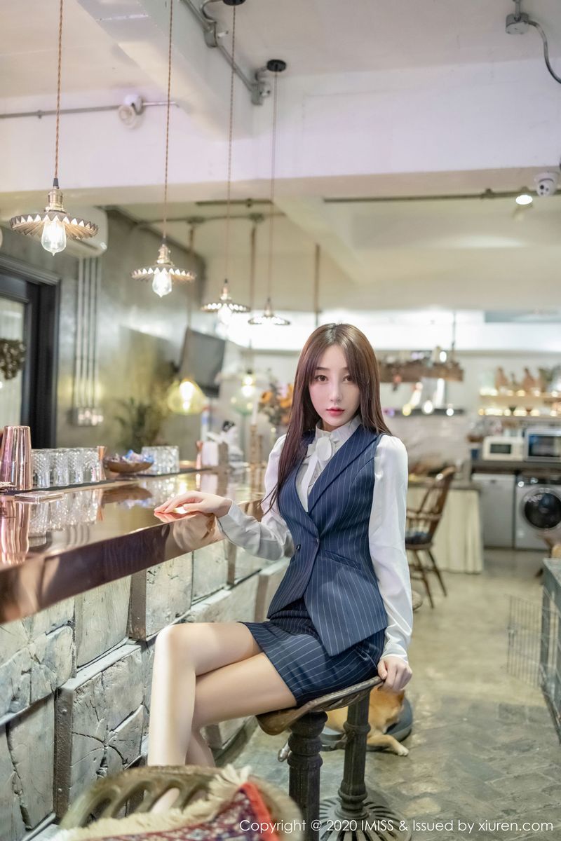 [IMiss爱蜜社] 美女模特九月生西餐厅服务生制服内衣诱惑套图 Vol.438
