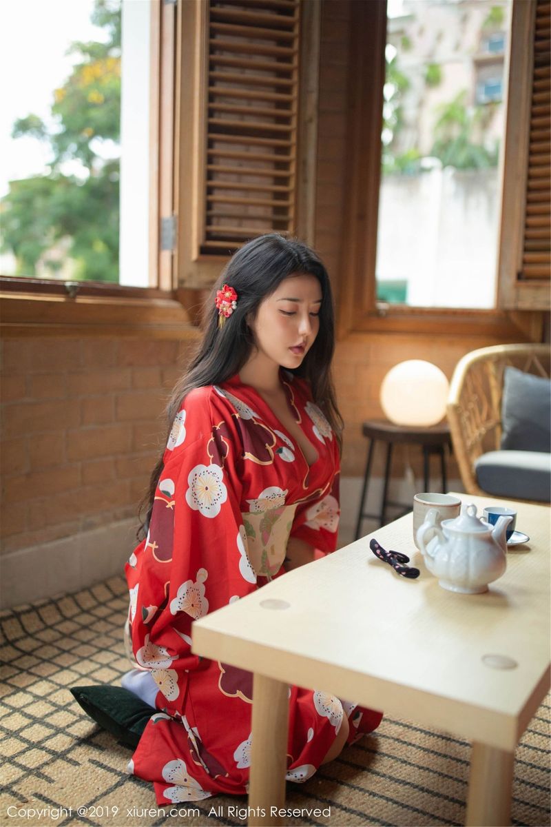 [XIUREN秀人网] 性感女神Manuela玛鲁娜和服+束缚迈阿密旅拍 No.1492