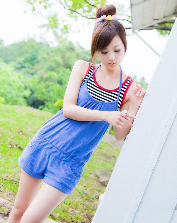 台湾美眉果子清纯可爱户外写真
