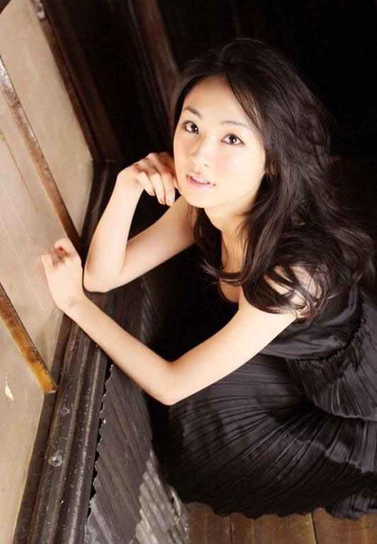 日本混血美女林丹丹写真