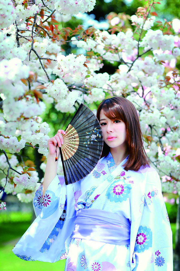 粉嫩美女迷人街拍唯美写真