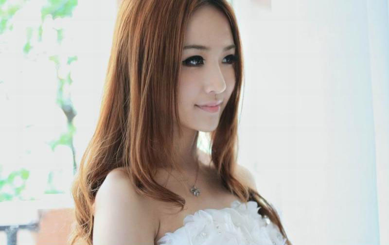 极品美女新年婚纱照