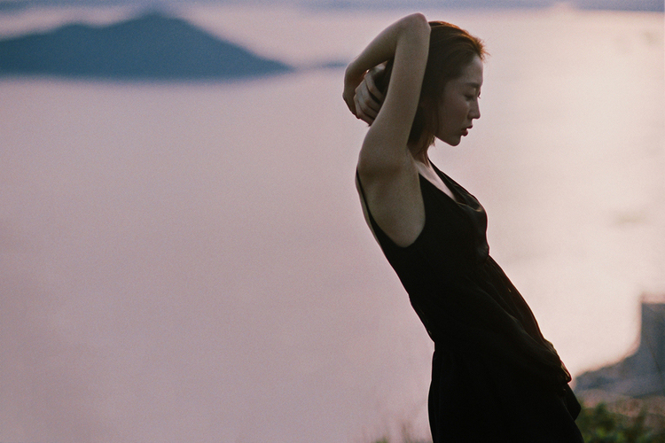 性感少女对海的渴望