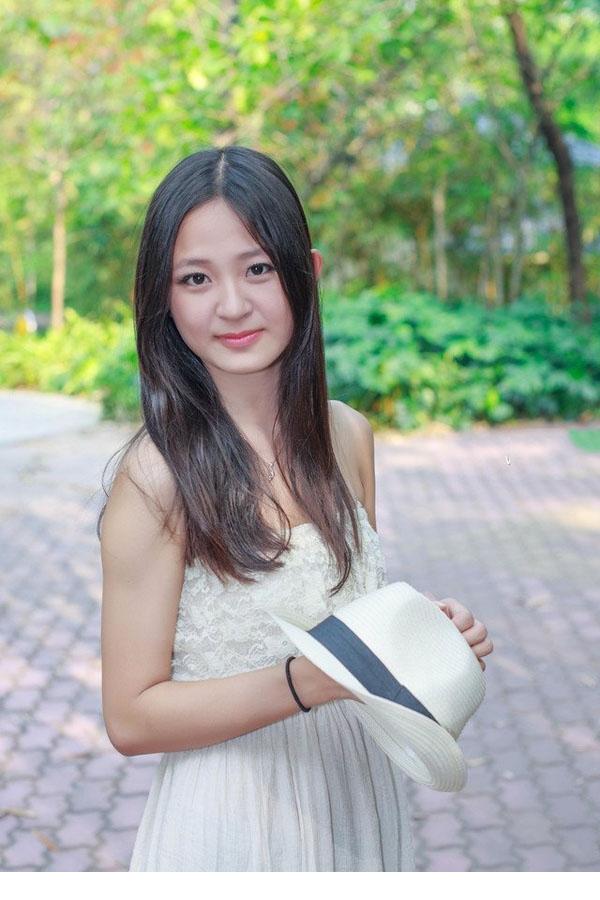 悠闲美少女公园清晰写真