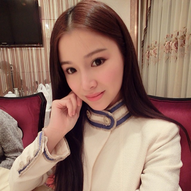 大眼睛笑女孩生活甜美自拍