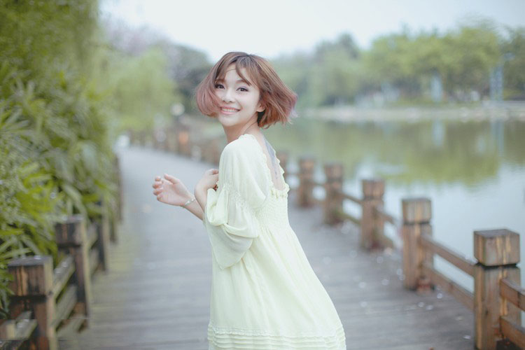 花草巷中的清纯少女