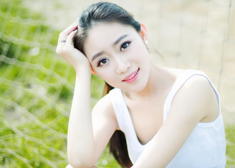 阳光洒满的清晨少女