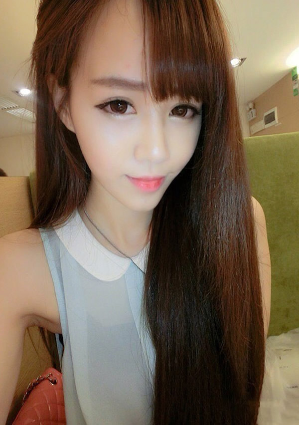 白皙娇嫩的纯妹子