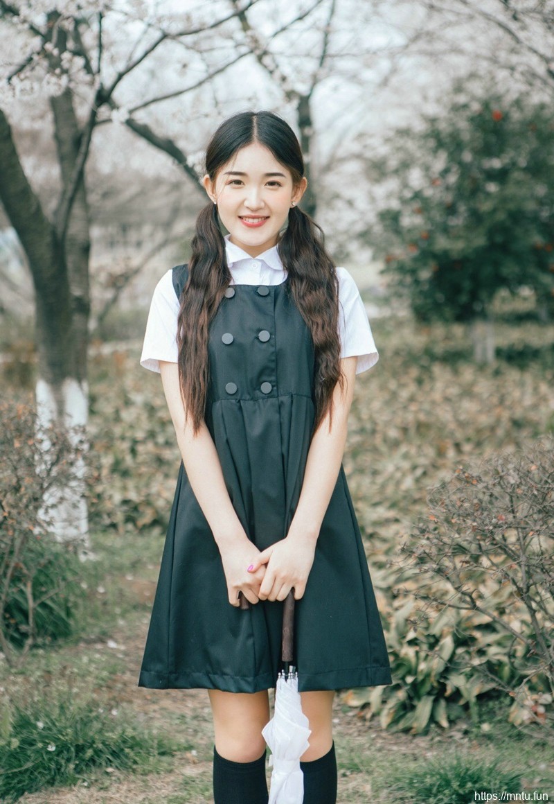 日系樱花双马尾纯真少女笑容甜美写真