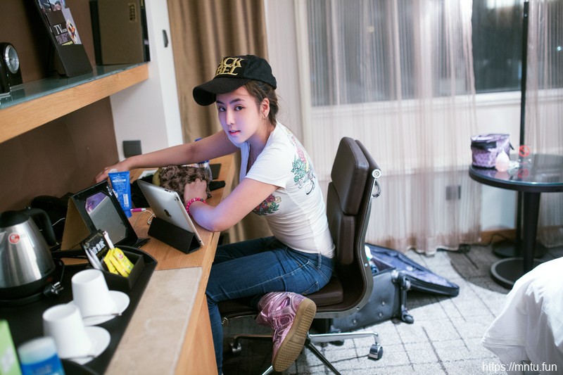 推女郎17期大波美女子睿性感私房照