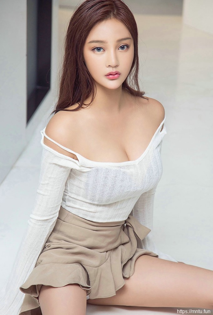 嫩模刘曦莹丰满气质妩媚写真图片