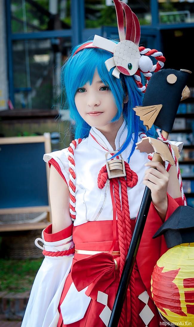 巴蜀女孩vllian扮演COS王者荣耀伊势巫女大乔