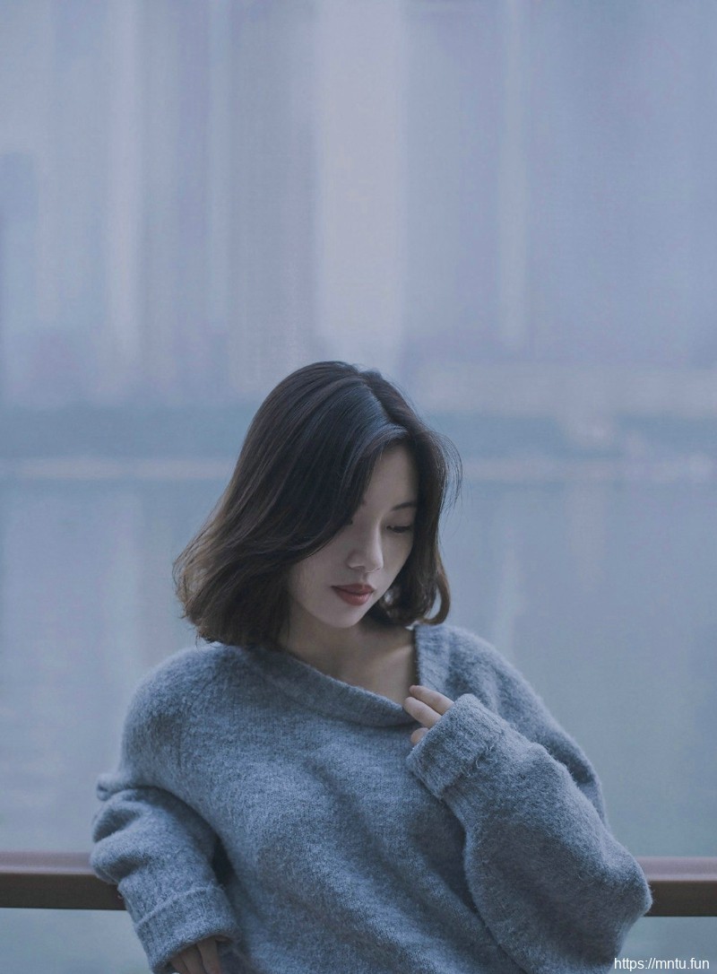 气质毛衣森系女神短发随性写真