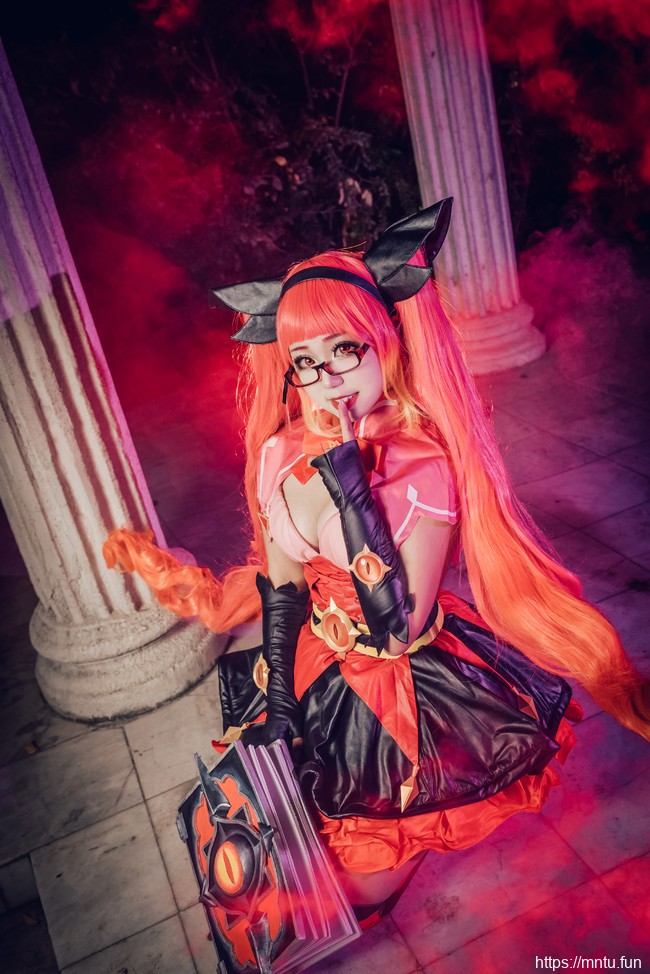 双马尾萝莉梦梦呦COSPLAY王者荣耀暗黑萝莉安琪拉