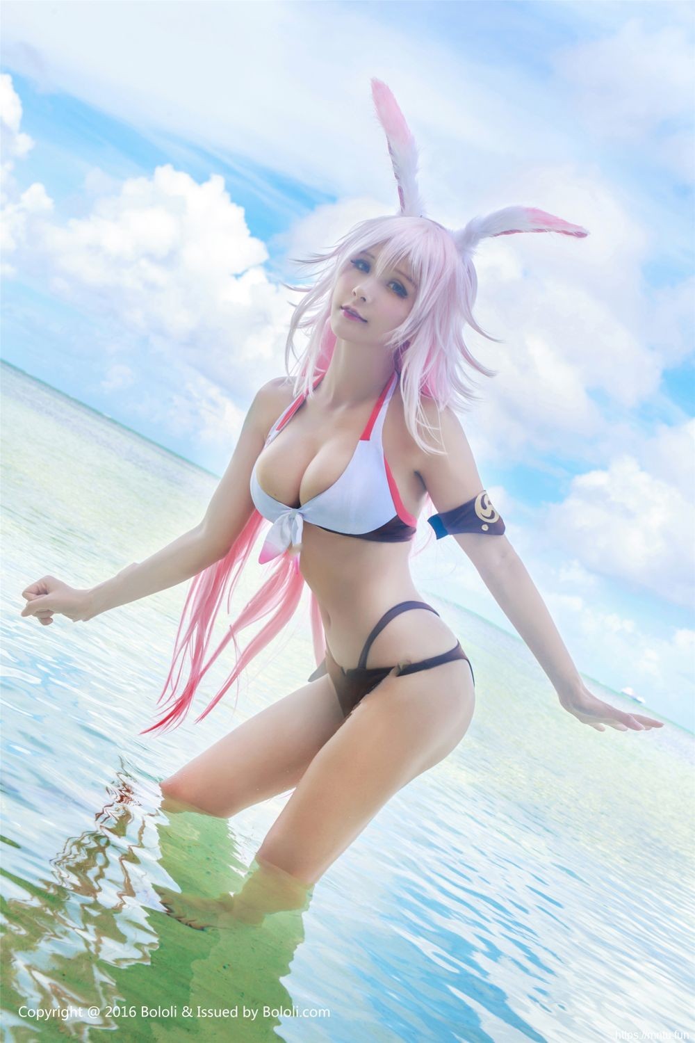 菠萝社美女模特夏美酱COS扮演崩坏3rd八重樱