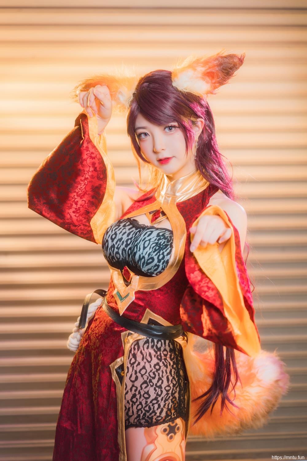 夏日COS场照会：清纯美女COS王者荣耀少女阿狸妲己