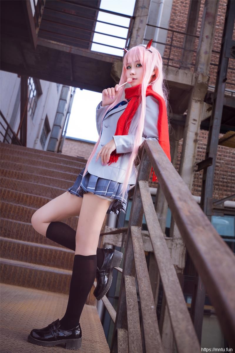 颜值少女汐兔子COS扮演精英驾驶员EDJK制服02