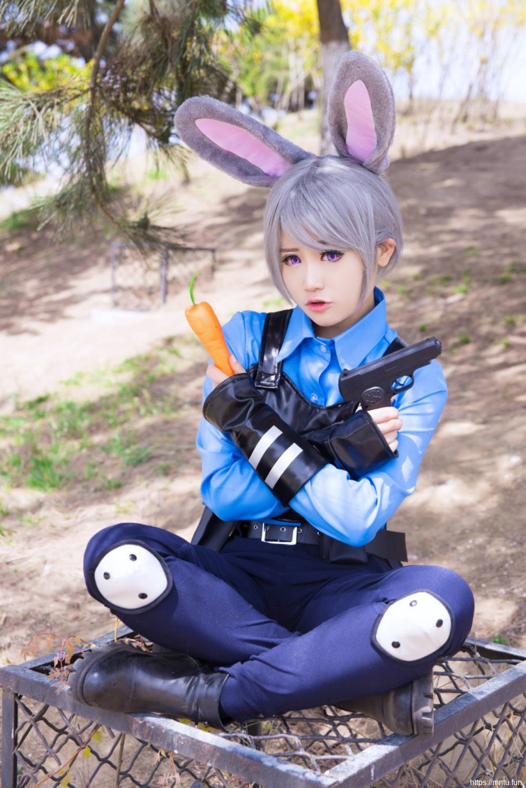 娇小可爱萌妹子cosplay疯狂动物城女警朱迪