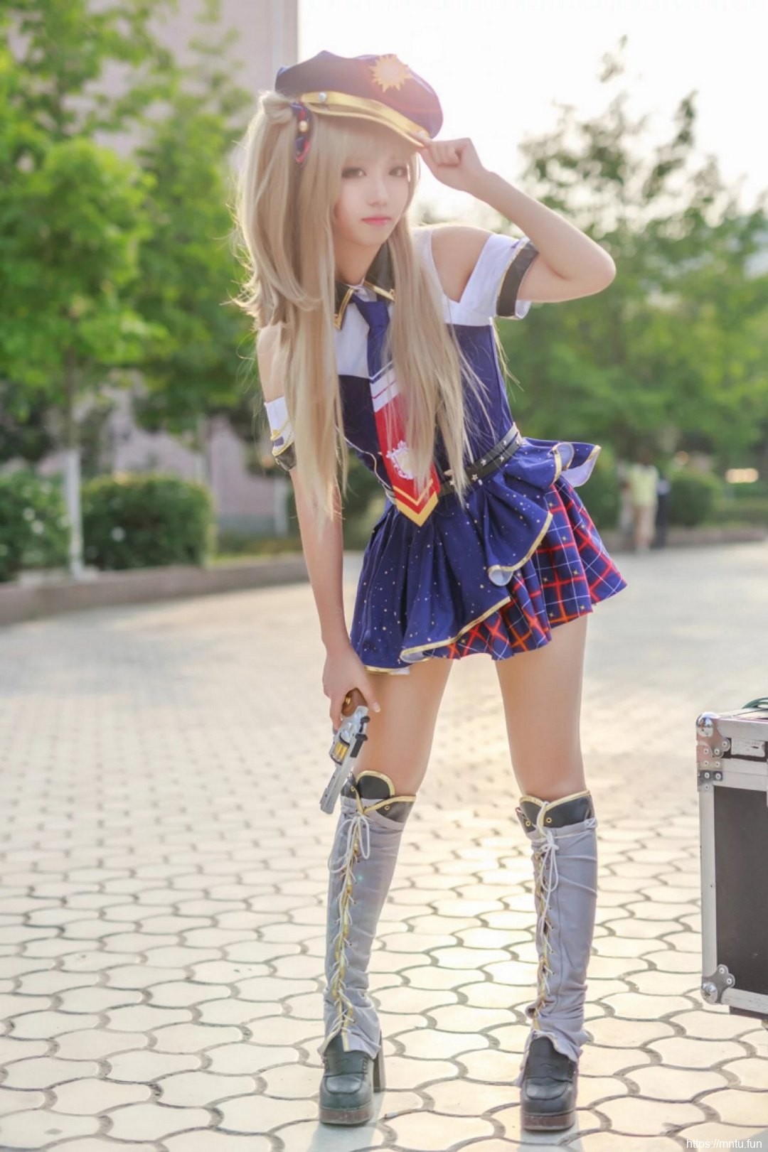 白皙性感学生妹cosplay南小鸟警司制服诱惑